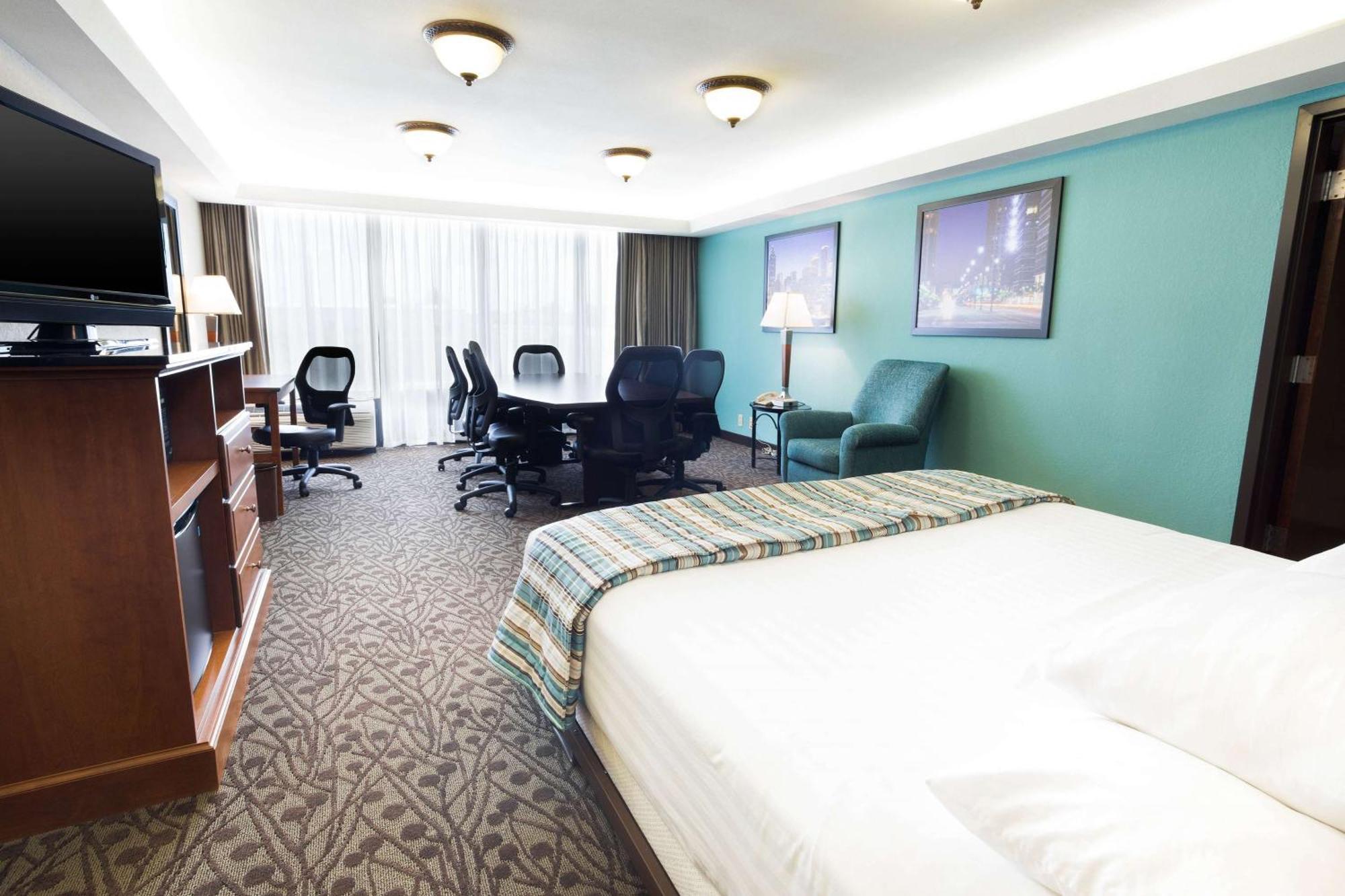 Drury Inn & Suites Atlanta Morrow Bagian luar foto
