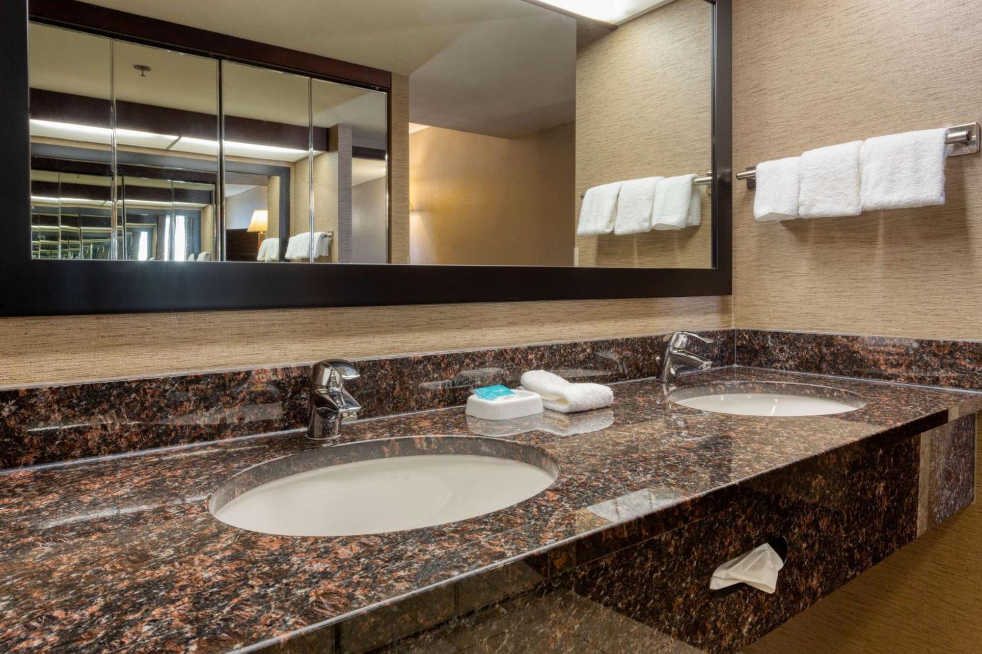 Drury Inn & Suites Atlanta Morrow Bagian luar foto